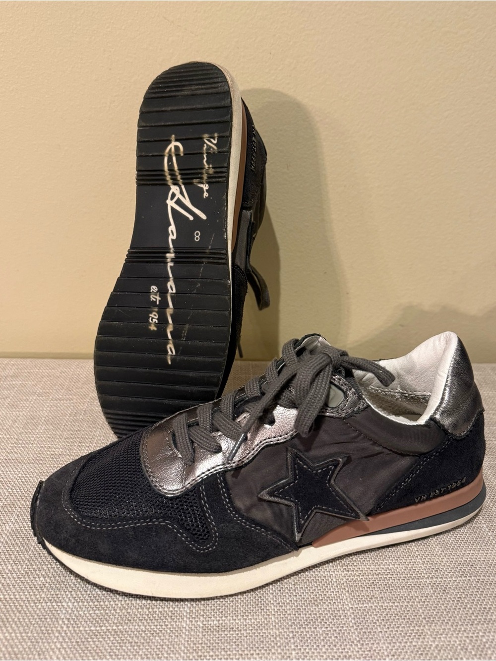 Vintage Havana Black & Silver Metallic Star Runner Sneakers Size 8